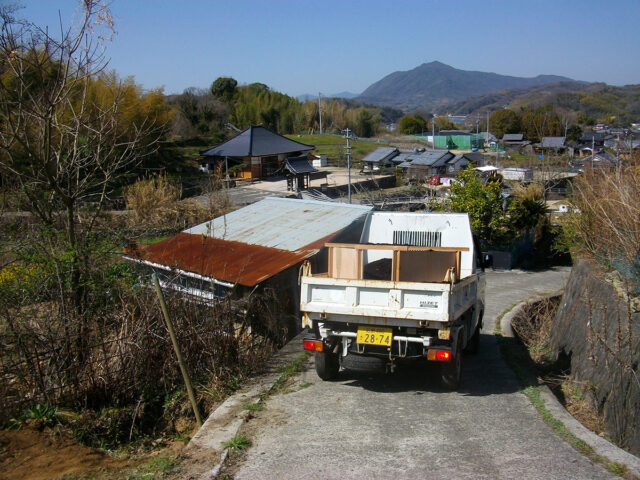 江田島農場にてレモン植樹準備